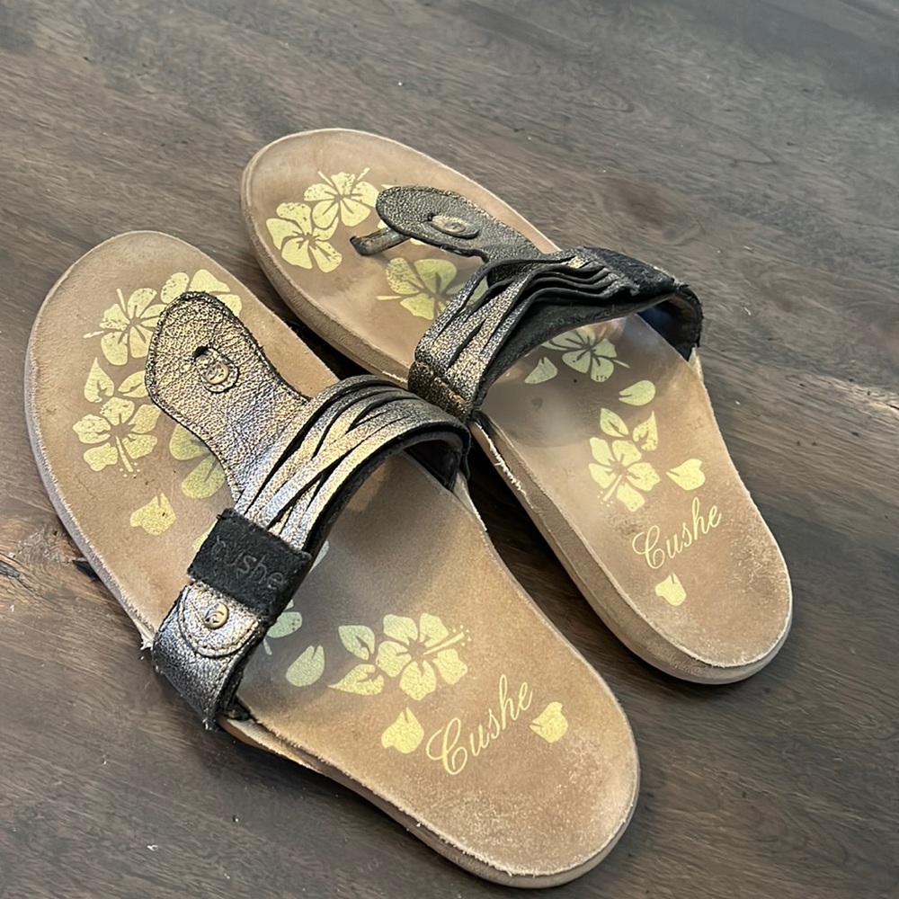 Cushe ladies sandals. EUC. Size US 7. Euro 38